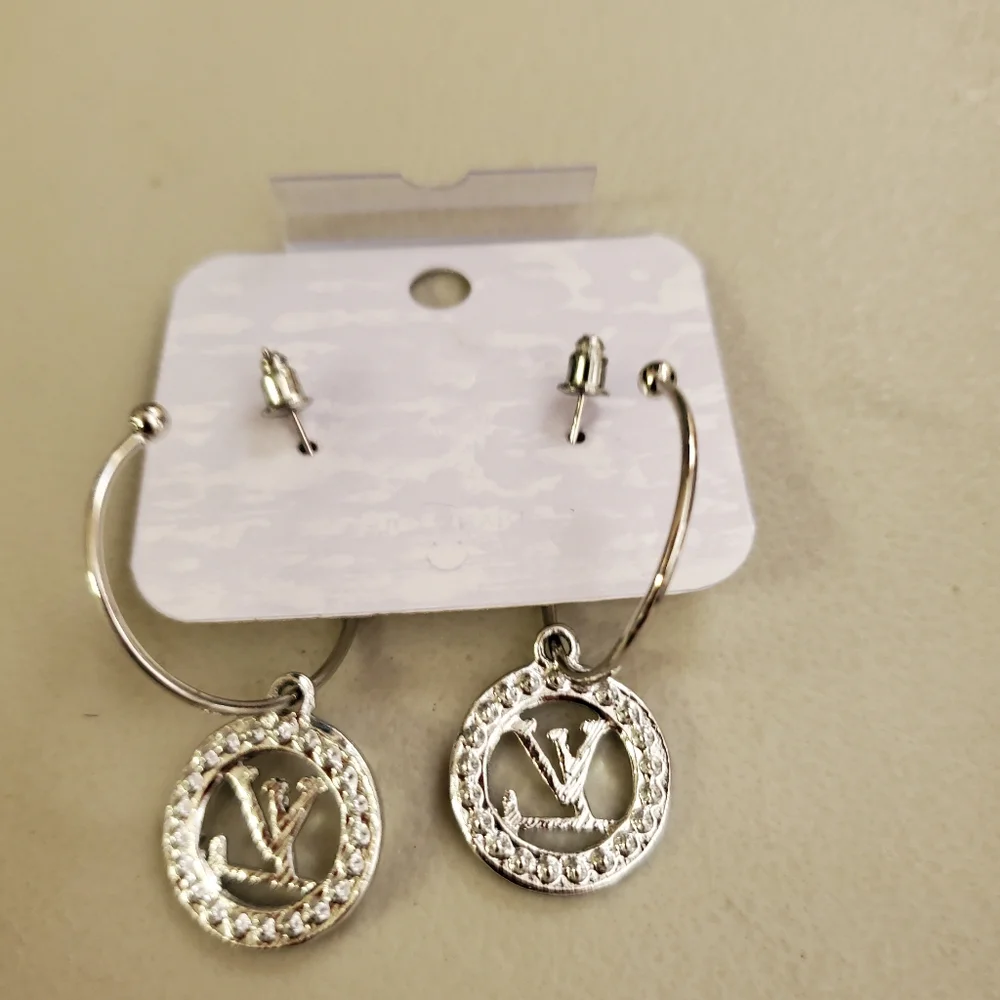 NWOT/EARRINGS - Picture 1 of 2